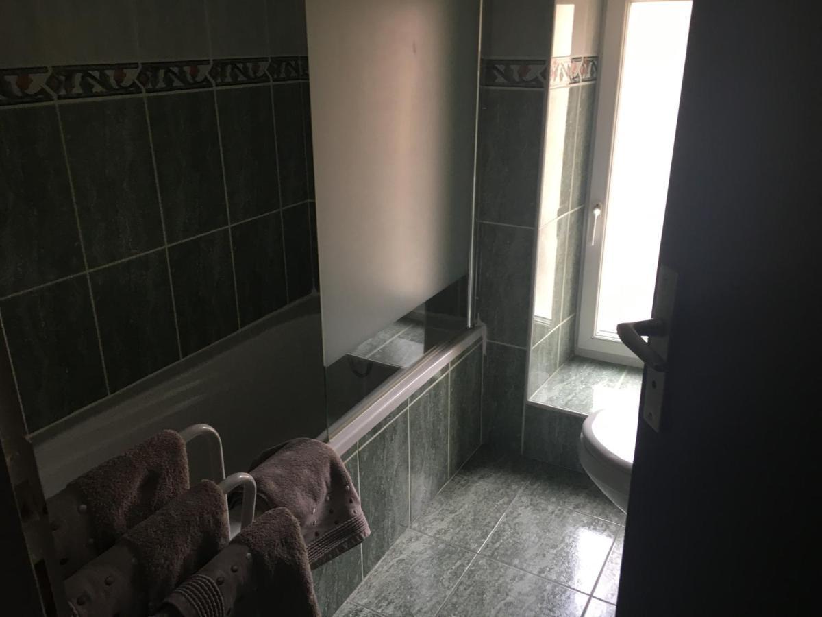 L'Un Des Sens Hotel Villefranche-de-Lonchat Bagian luar foto