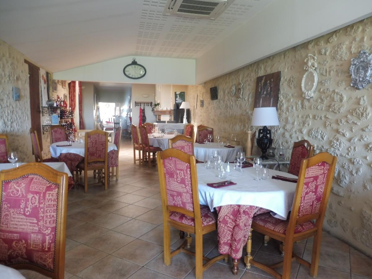 L'Un Des Sens Hotel Villefranche-de-Lonchat Bagian luar foto